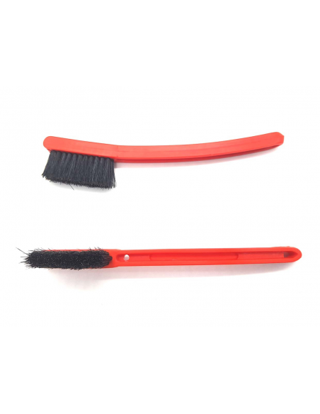 CEPILLOS 3 HILERAS MANGO PLASTICO ROJO CERDA NEGRA