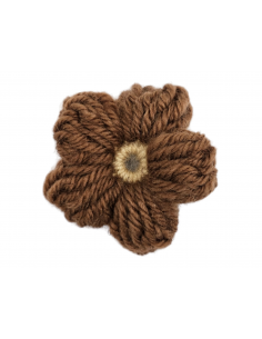 FLOR DE LANA CON IMPERDIBLE...