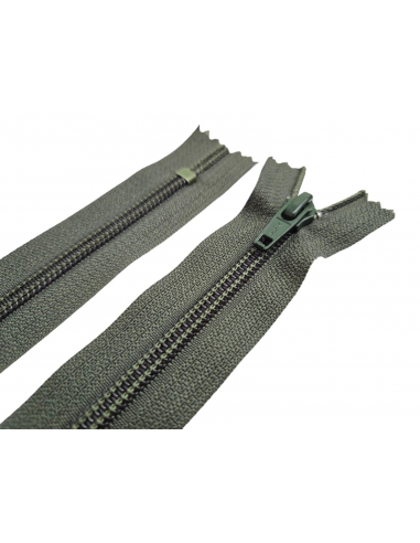 CREMALLERA YKK VERDE MAYA 5 - 28 CMS. C/561