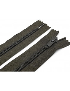 CREMALLERA YKK VERDE MAYA 5 - 16CM. C/194