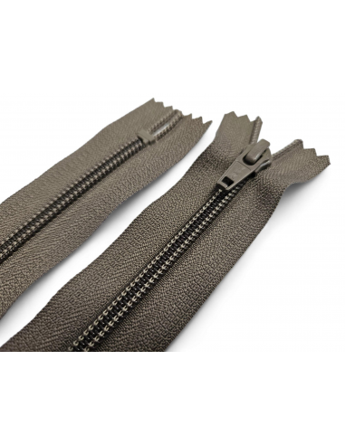 CREMALLERA YKK VERDE MAYA 5 - 20 CMS. C/318