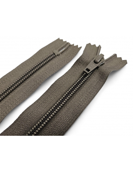 CREMALLERA YKK VERDE MAYA 5 - 20 CMS. C/318